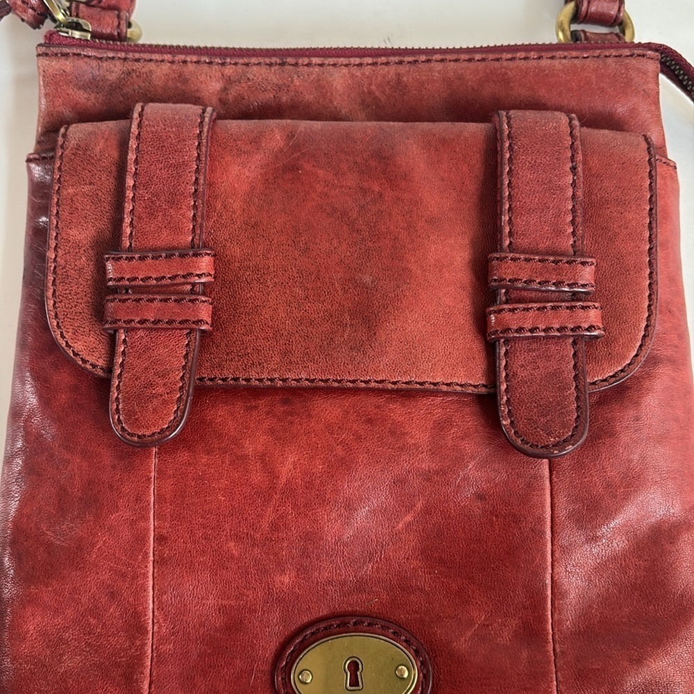 Fossil genuine reddish leather distressed crossbody purse zip close front pocket - Picture 16 of 16